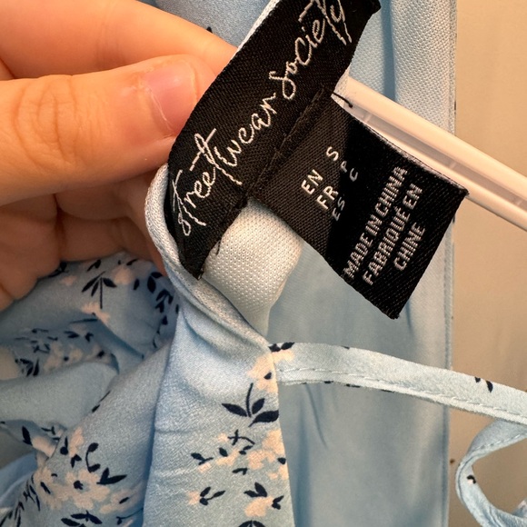 Size small flowy summer blue floral dress - Picture 3 of 4